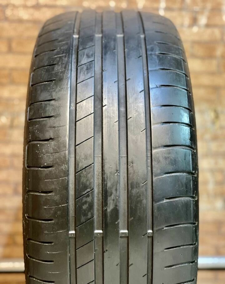 Goodyear EfficientGrip Performance 215/55 R16