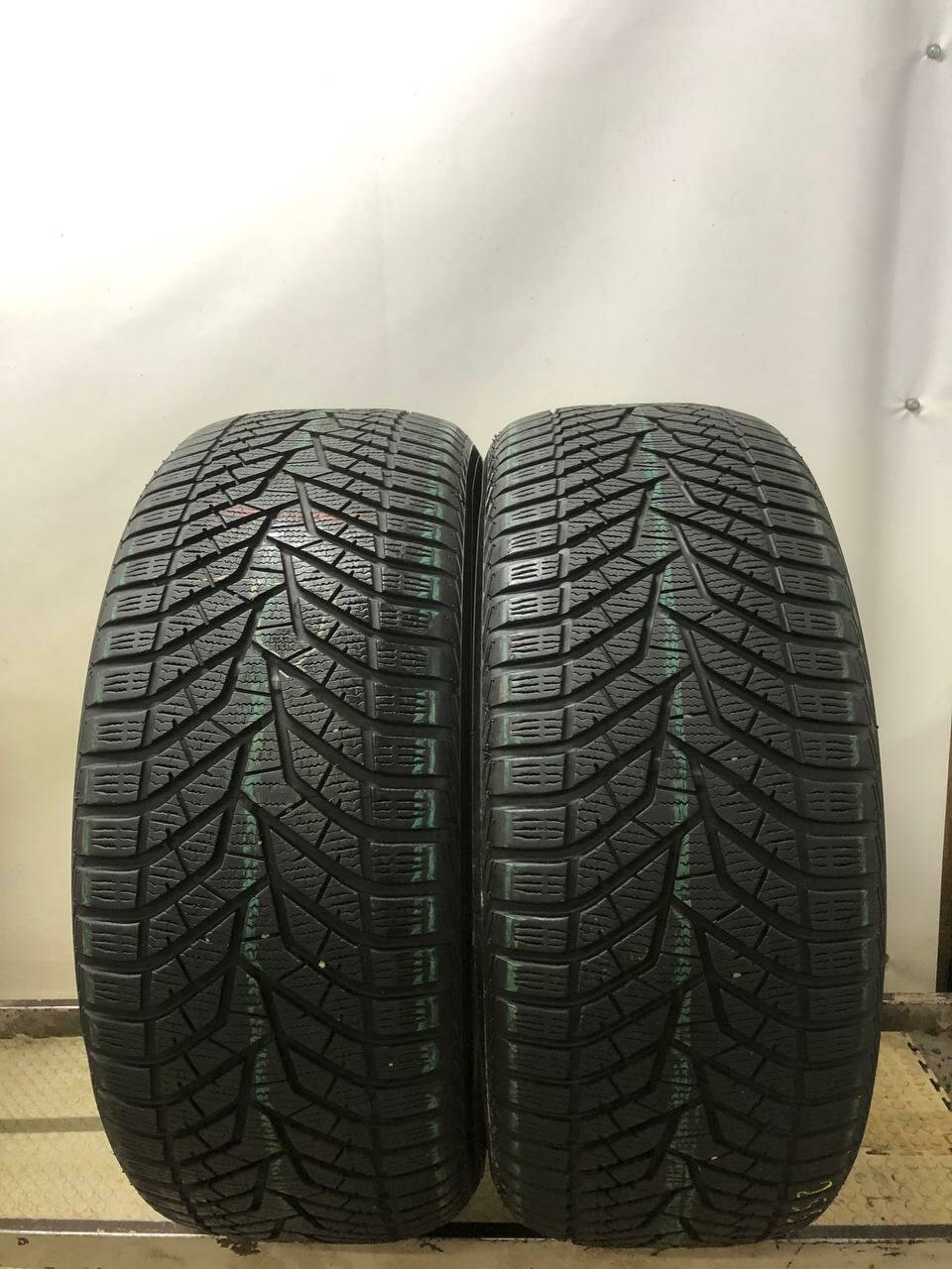 Yokohama BluEarth Winter V905 255/45 R20 БУ Шины Зимние