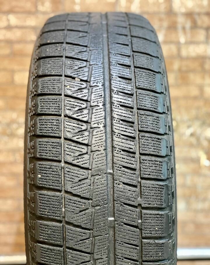 Bridgestone Blizzak Revo GZ 215/60 R16