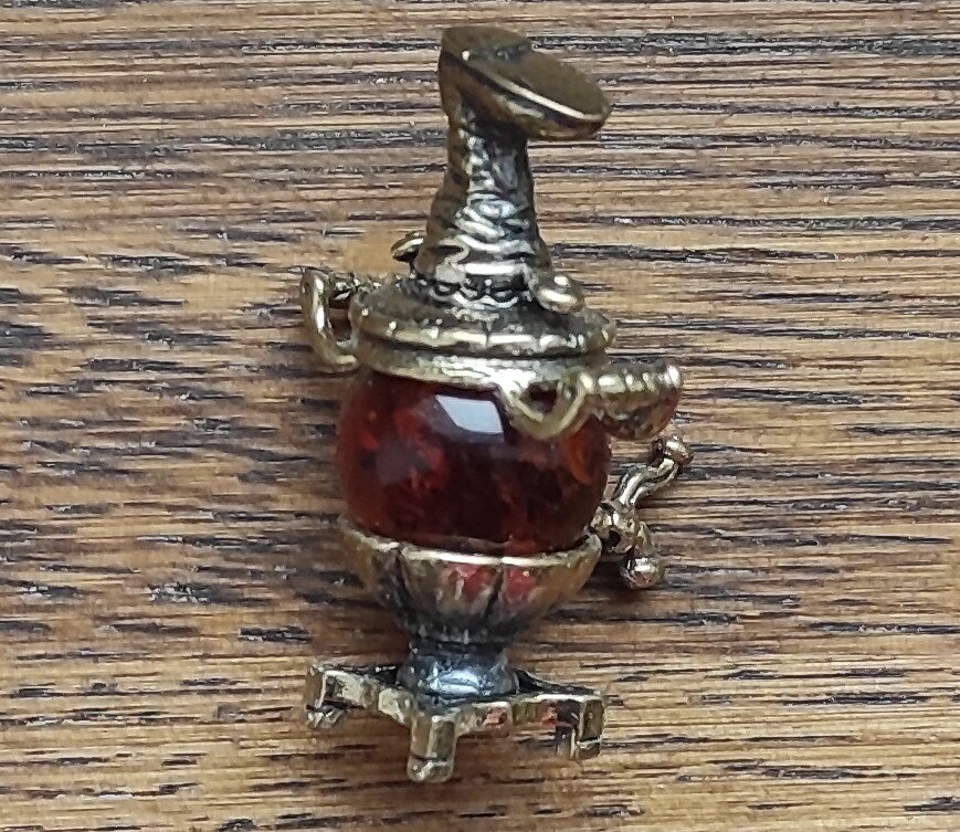 Бронзовая фигурка с янтарем - самовар С сапогом малый — фото 1