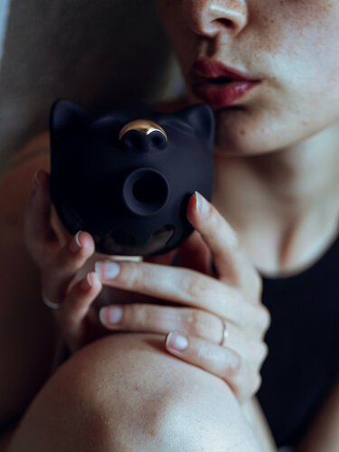 Изображение товара Стимулятор клитора Gvibe "Gcat", для женщин, водонепроницаемый, бархатистая поверхность, 7,5 см x 8,2 см