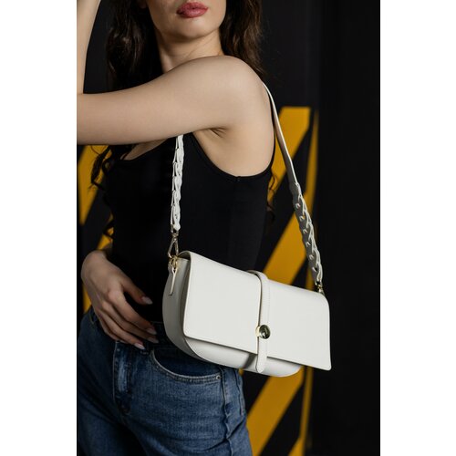 Сумка  багет , фактура матовая, гладкая, белый