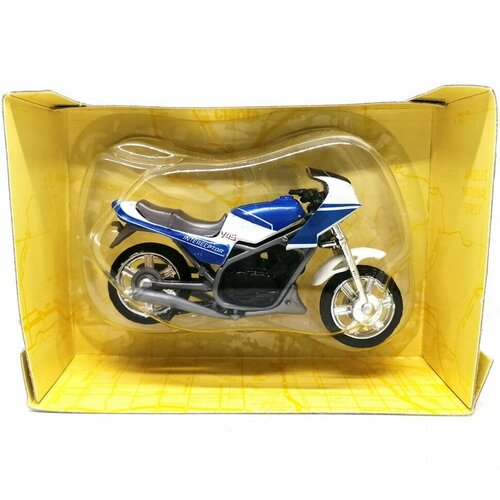 Коллекционная модель мотоцикла Honda Interceptor, масштаб 1:24 MotorMax 73279hi