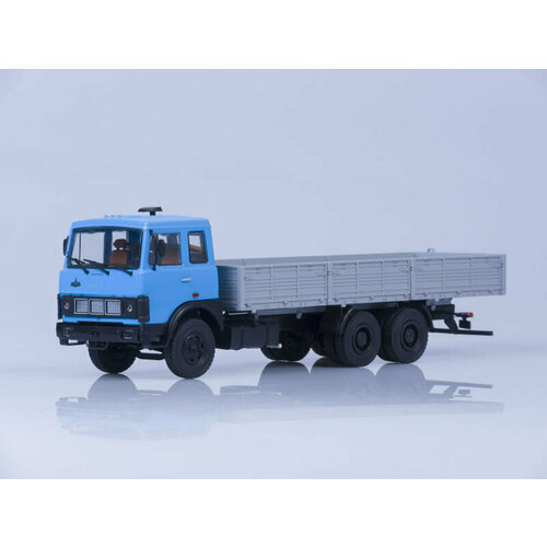 Масштабная модель МАЗ-6303 бортовой (голубой/серый) /откидывающаяся кабина/