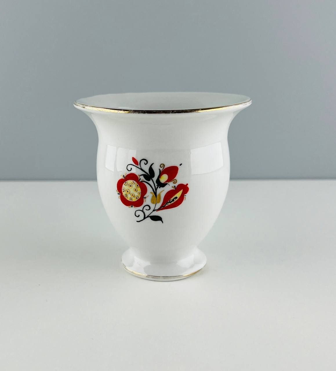 фото Винтажная ваза "Искрящийся сад". Фарфор ЛФЗ. СССР, 1950-е.