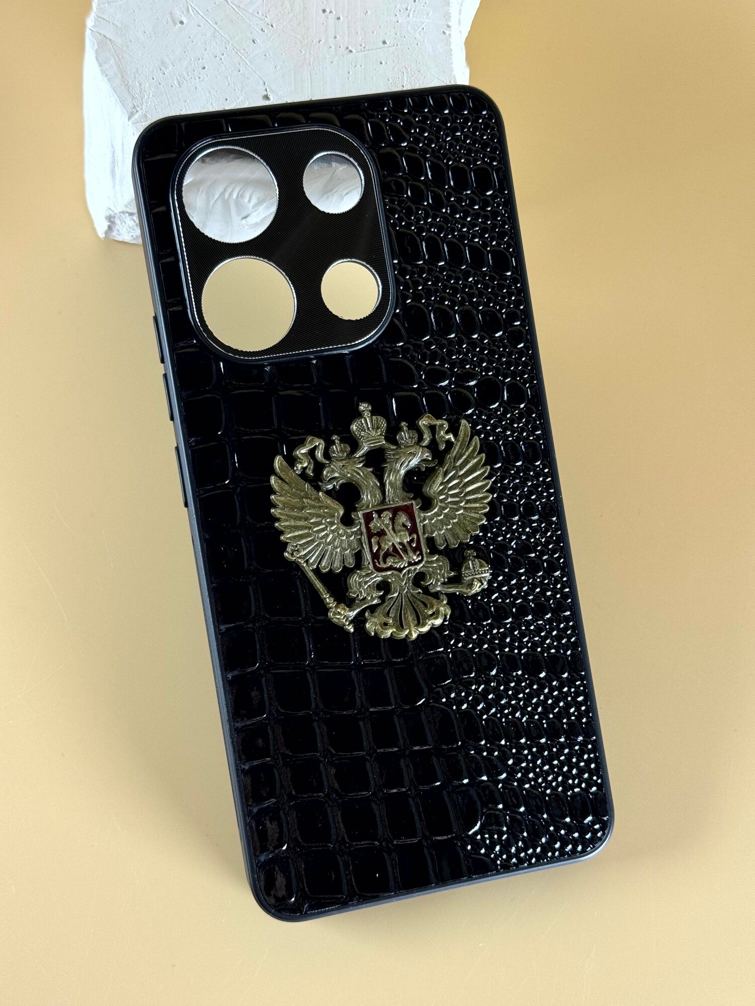 Чехол кожаный на Redmi Note 13 4G / Чехол на Редми Нот 13 с гербом России, черный — фото 1