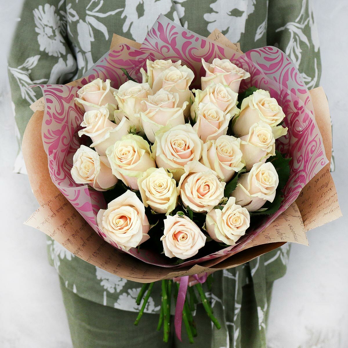 Монобукет Букет Маркет "Кремовая роза" 21 цветок высота 60см под ленту