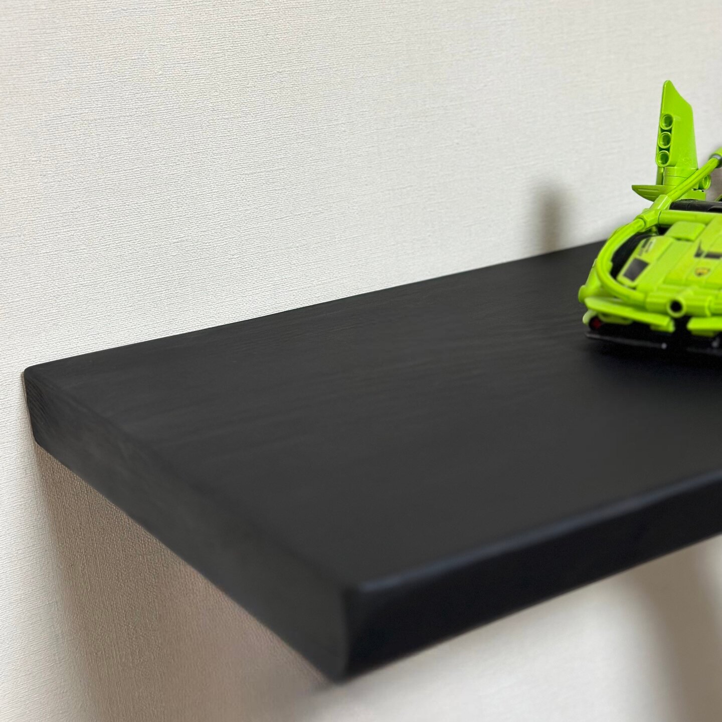 фото Полка "Настенная прямая" из натурального дерева в чёрном матовом цвете, 500x250 см