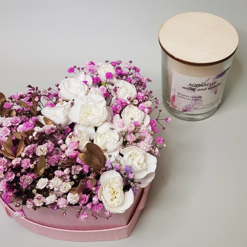 Подарочный набор "Маме" сердечко из цветов и ароматная свеча