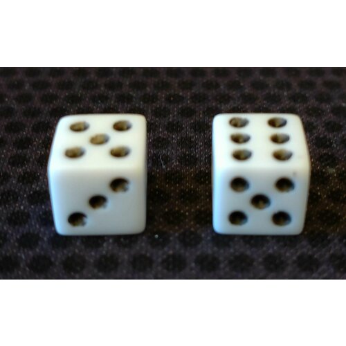 Игральные кубики/кости/ 8 мм. комплект из 2 штук. Белые. игральные кубики кости 8 мм комплект из 2 штук чёрные