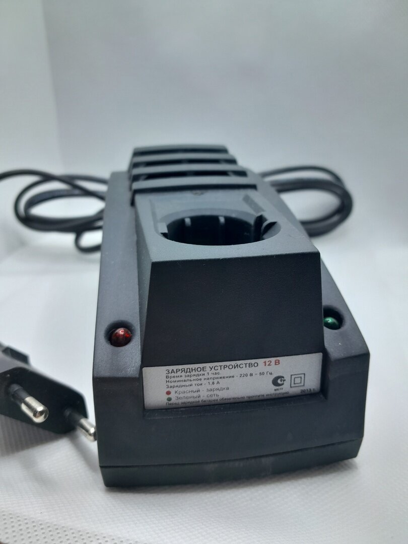 Зарядное устройство с индикатором Интерскол/Оригинал 12В 1.8А-ч