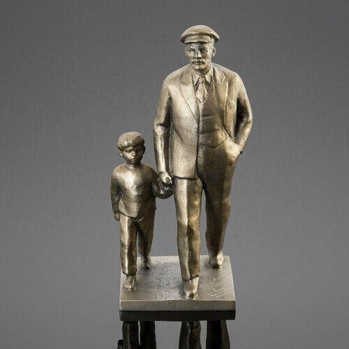 Статуэтка «В. И. Ленин с ребёнком», скульптор Чаркин А. С, силумин