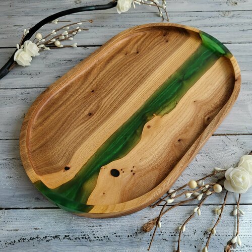Деревянное блюдо для сервировки стола