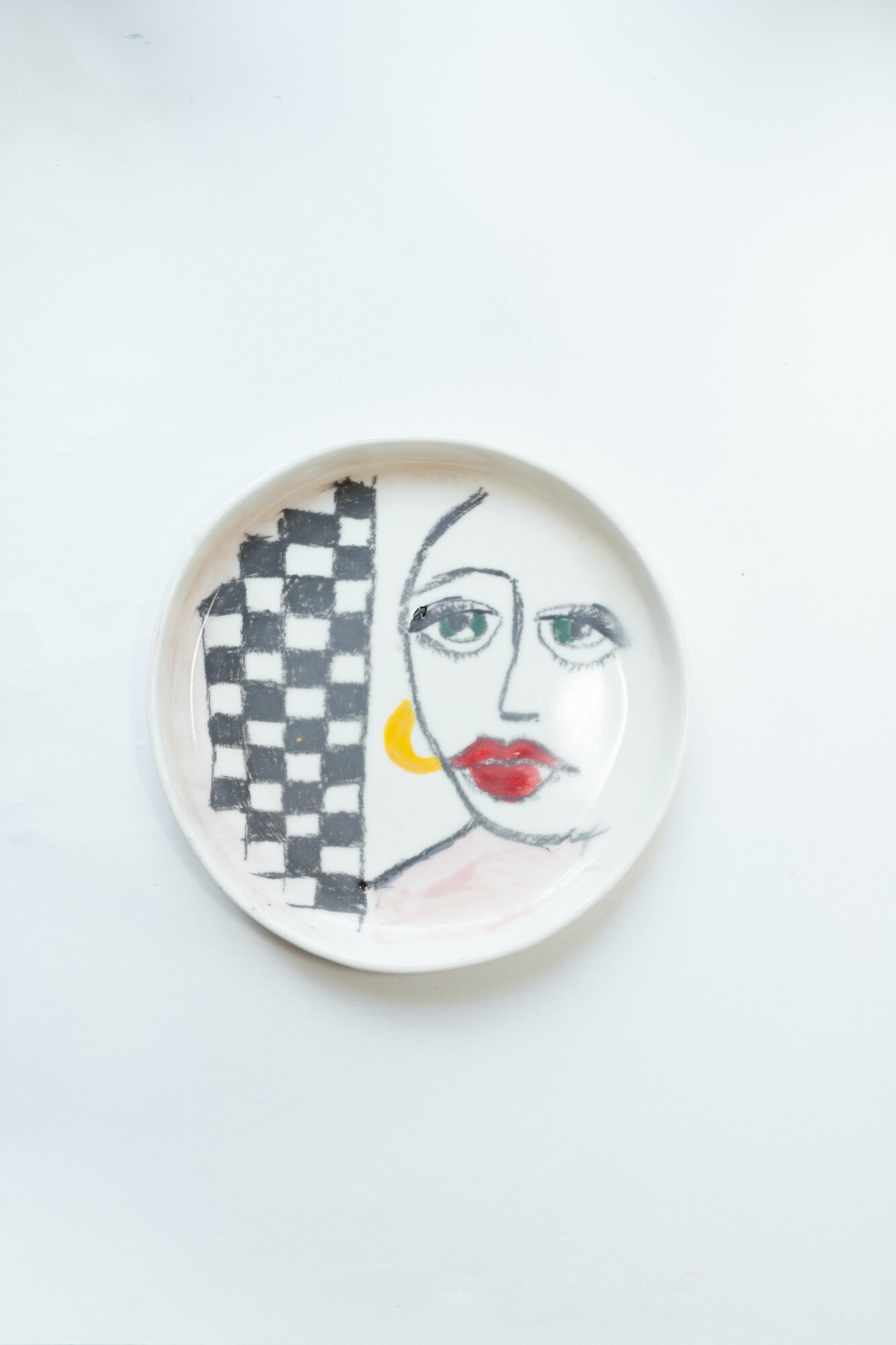 Декоративная тарелка "Она", "Валюшка в стране керамики", тарелка из полуфарфора, диаметр 22 см