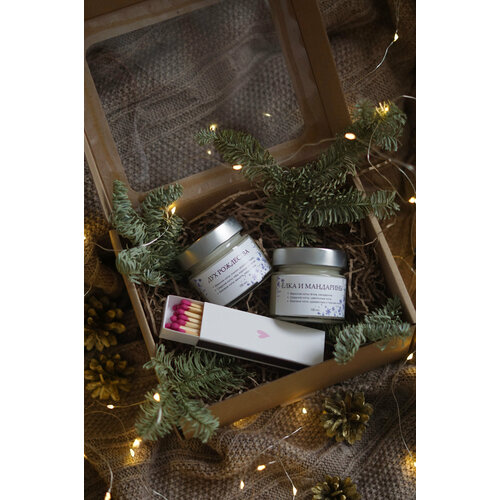 Новогодний подарочный набор с арома-свечами для теплого вечера