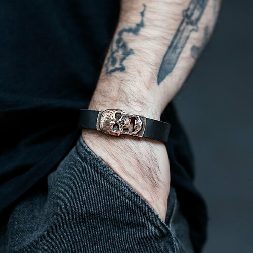 Браслет мужской кожаный с застежкой Череп из бронзы