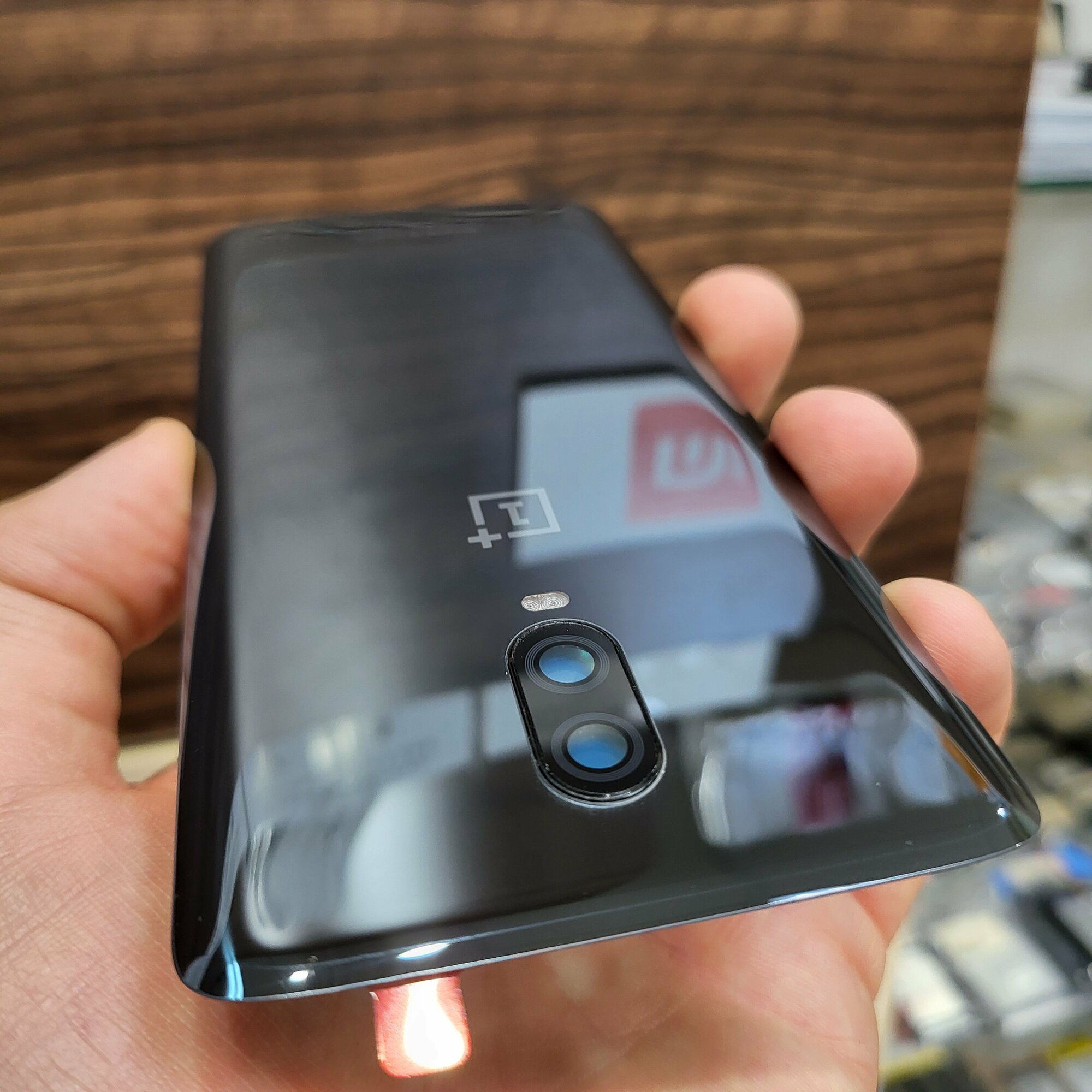 Крышка для OnePlus 6T оригинальная (заднее стекло) цвет: чёрный глянцевый — фото 4