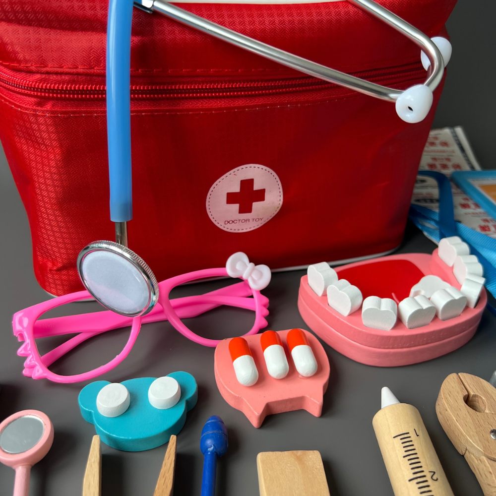 Сюжетно-ролевой деревянный набор доктора в сумке с мягкой игрушкой "Врач скорой"