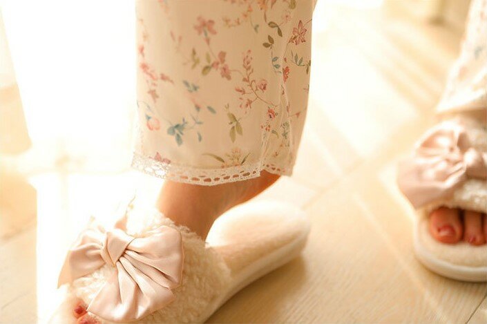 Домашний костюм-пижама шелковая женская с брюками и рубашкой - фотография № 17