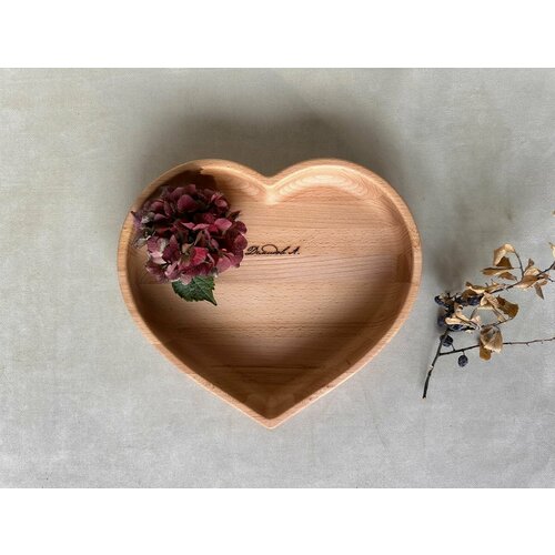 Поднос из массива БУКа в форме сердца Большой (L) 26,5*29,5*4,5 см