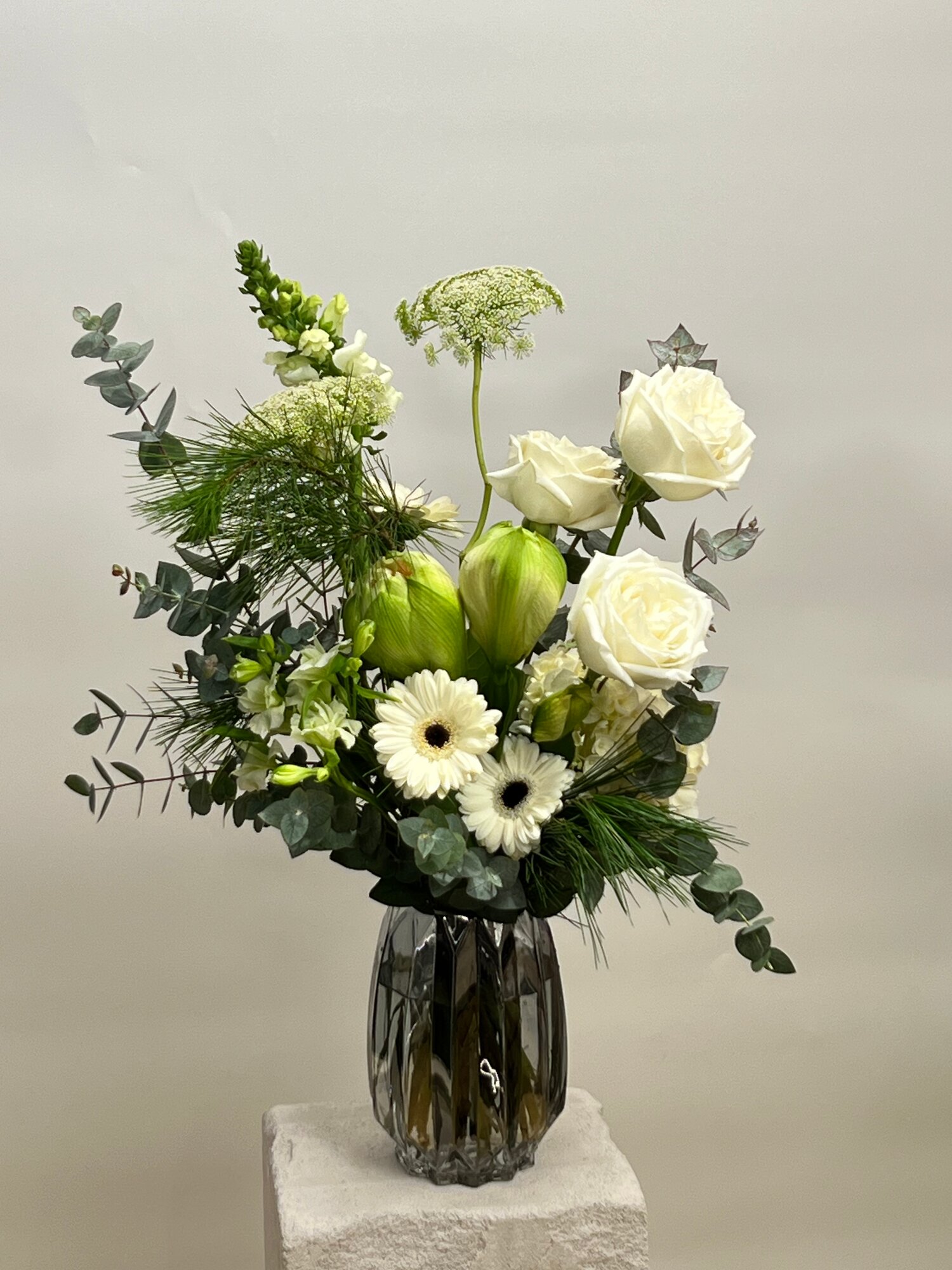 Букет из амариллиса роз и гербер