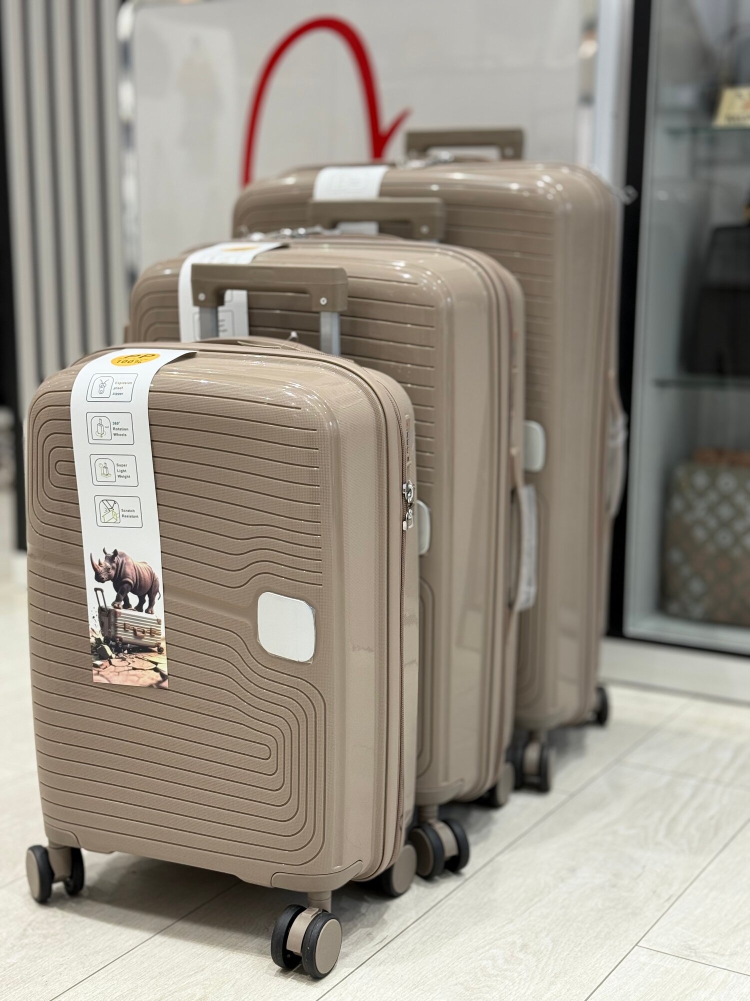 Чемодан , бежевый — фото 1