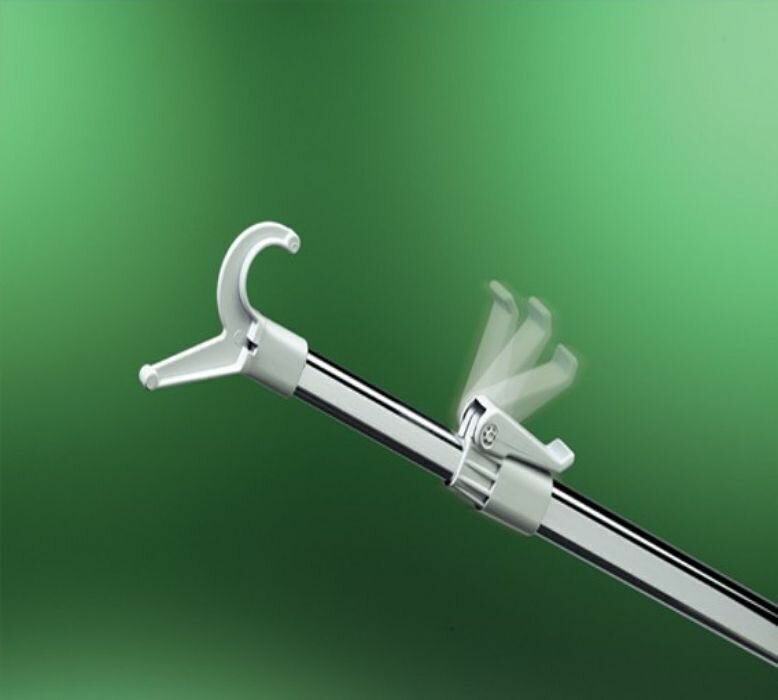 фото Съемник для одежды телескопический в шкаф купе и гардеробную для вешалок, одежды, плечиков с регулировкой длины от 880 до 1590 мм. Италия