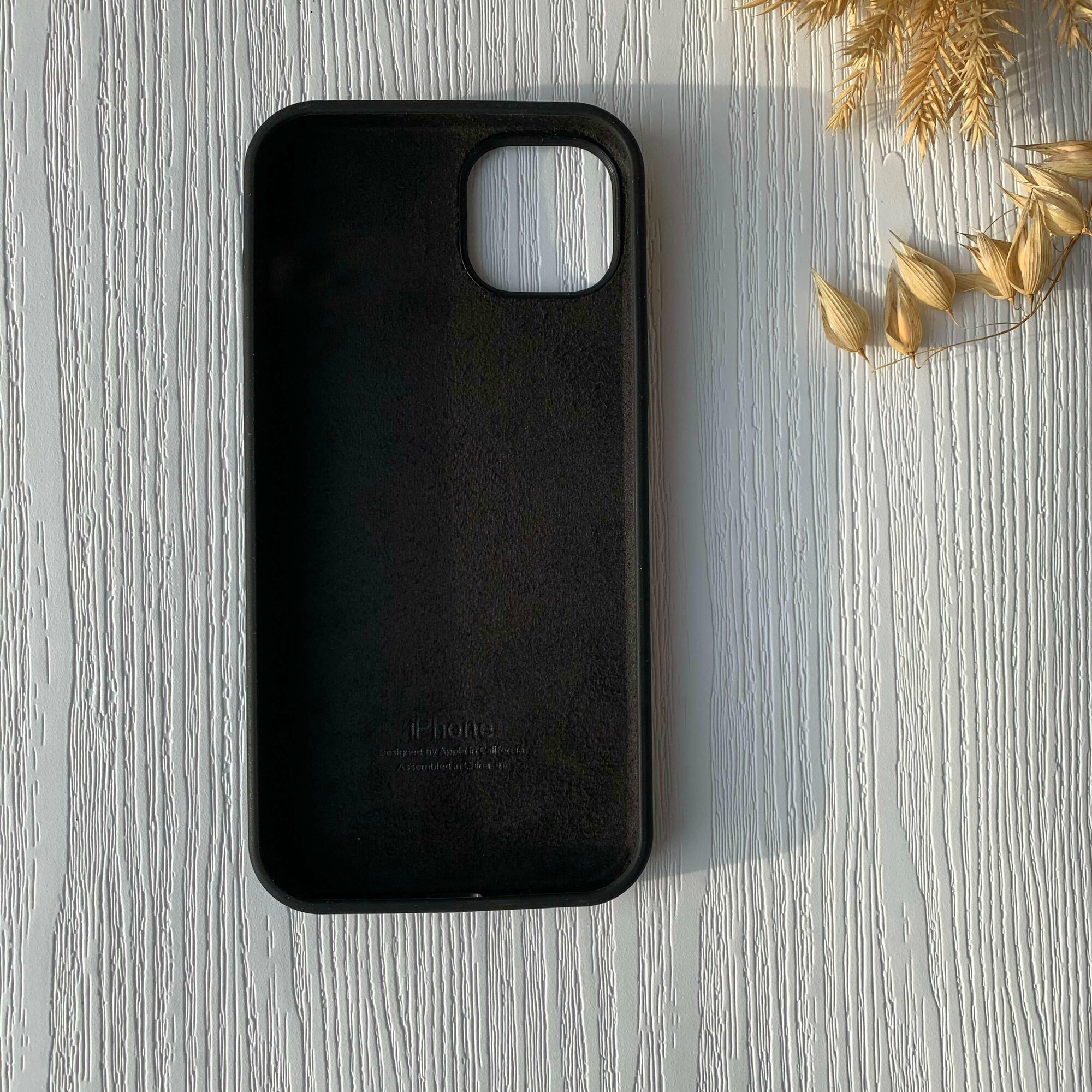 Чехол на Apple iPhone 15 Pro Max / Айфон 15 Про Макс черный, матовый, силиконовый, Soft Touch — фото 1