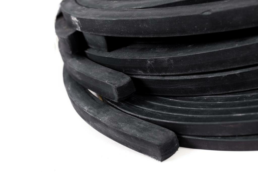 Шнур резиновый уплотнительный, черный, монолитный, жесткий, прямоугольный, размер 25х40 мм