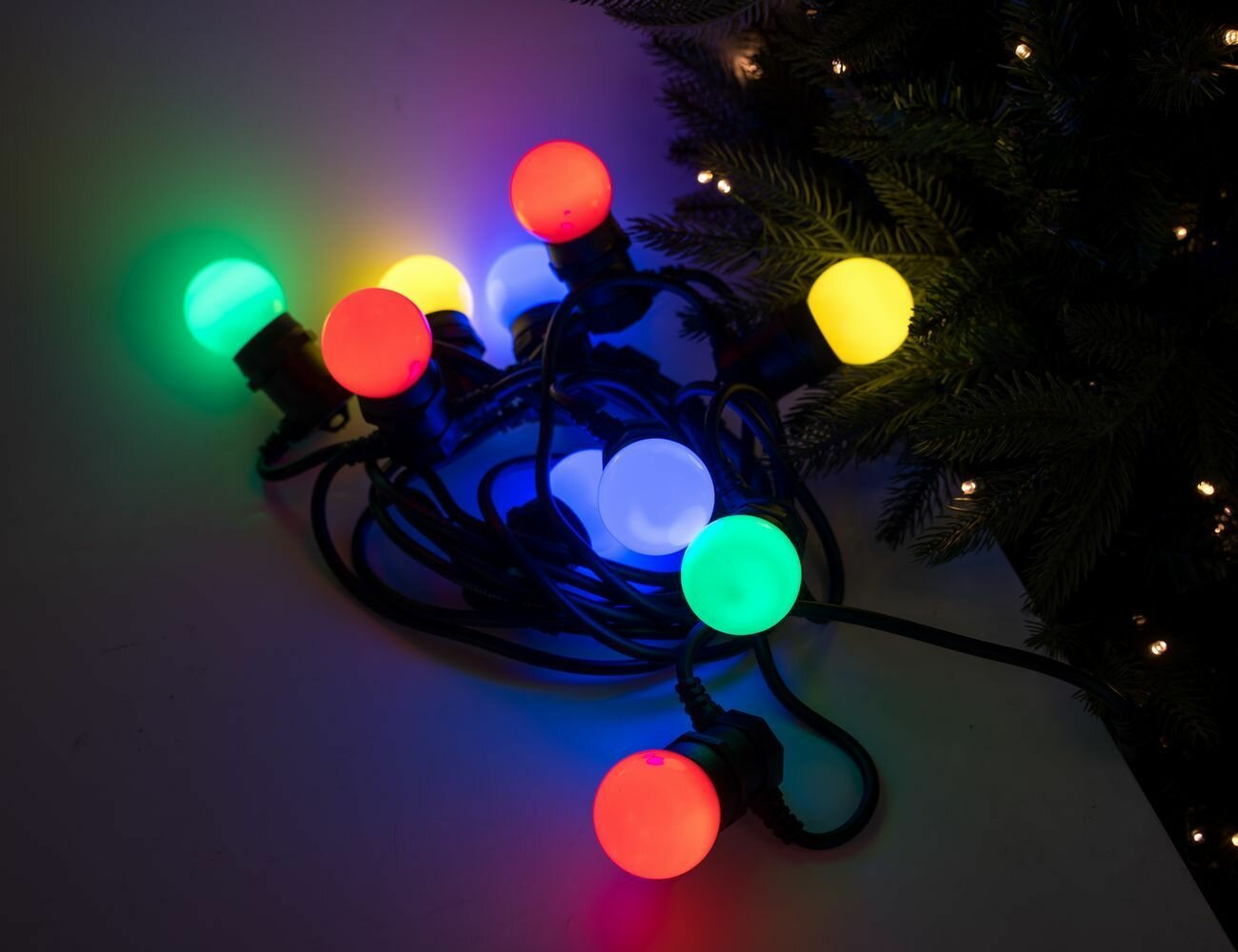 фото Гирлянда из лампочек радужная, 10 ламп, 50 разноцветных LED-огней, 4.5+1.5 м, черный провод каучук, коннектор, уличная, SNOWHOUSE LDBL050-10M