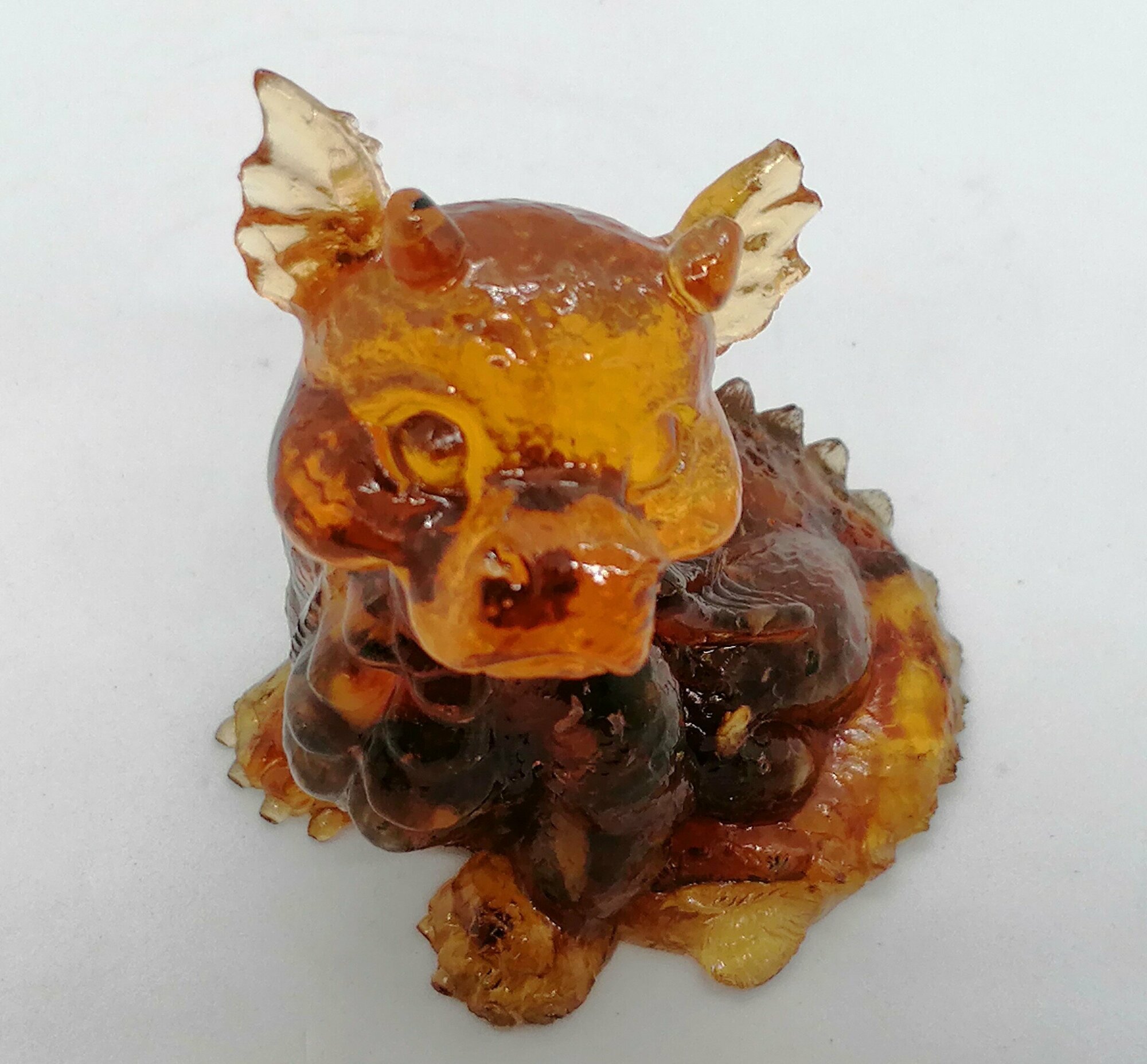 Янтарная фигурка "дракоша-бычок "