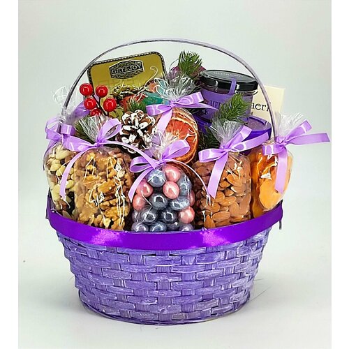 Подарочная корзина в фиолетовом цвете с орехами корзина с орехами