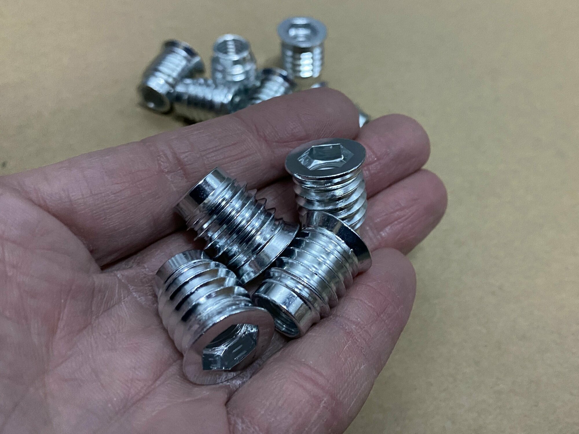 Фурнитура Для Мебели Футорки мебельные M10х20мм (10шт) стальные, ввёртные, под шестигранник