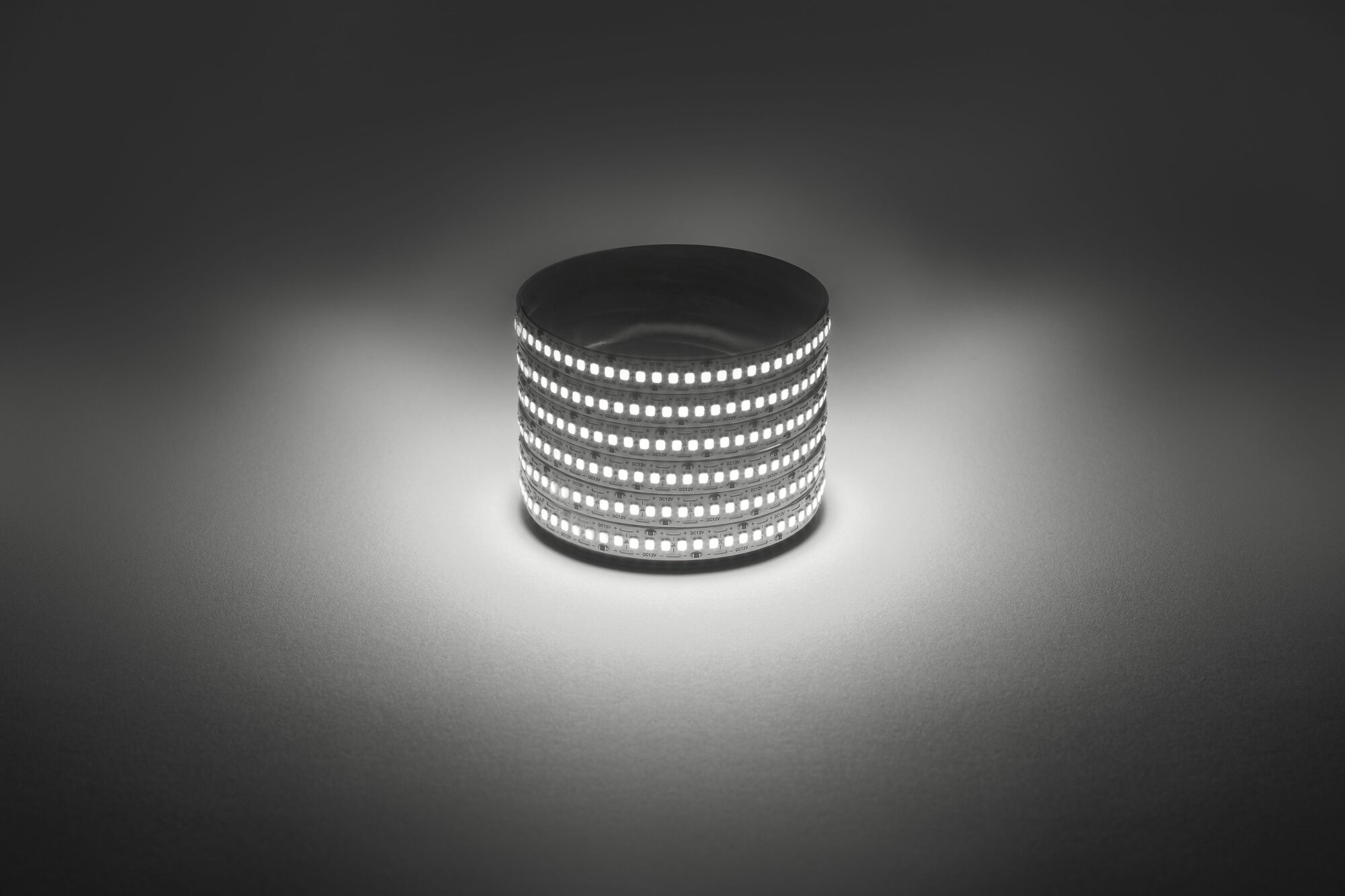 фото Светодиодная лента LS2835 -19,2-240-12-4000K-IP20-1 year-5м 19,2Вт 12В 240LED дневной белый свет ЭРА