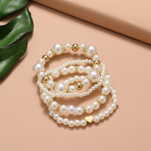 Комплект браслетов Fashion jewelry жемчуг имитация 4 шт диаметр 6 см золотистый белый 379₽
