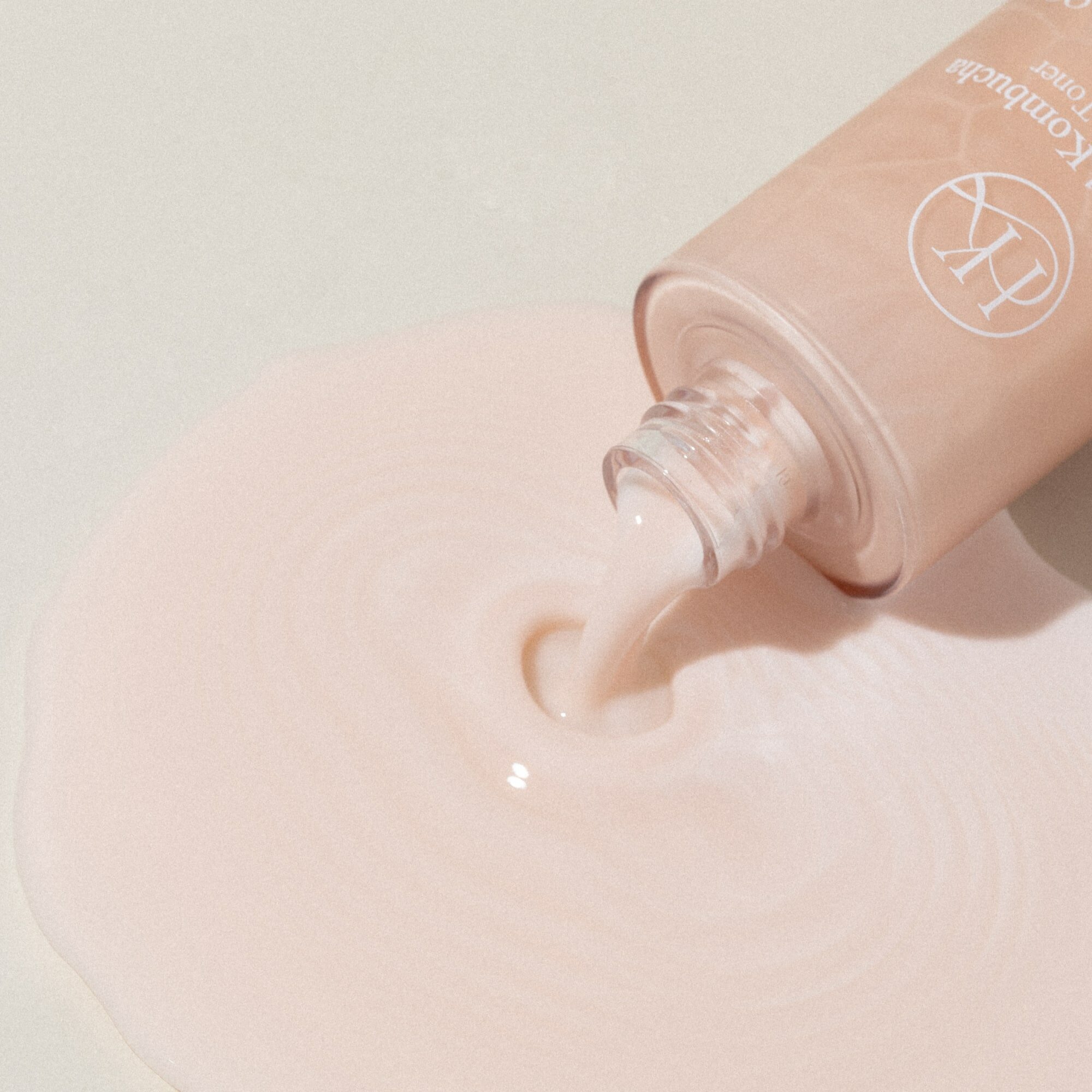 Medi-Peel Увлажняющий тонер для повышения эластичности с комбучей Hyal Kombucha Tea-Tox Toner 150ml — фото 1