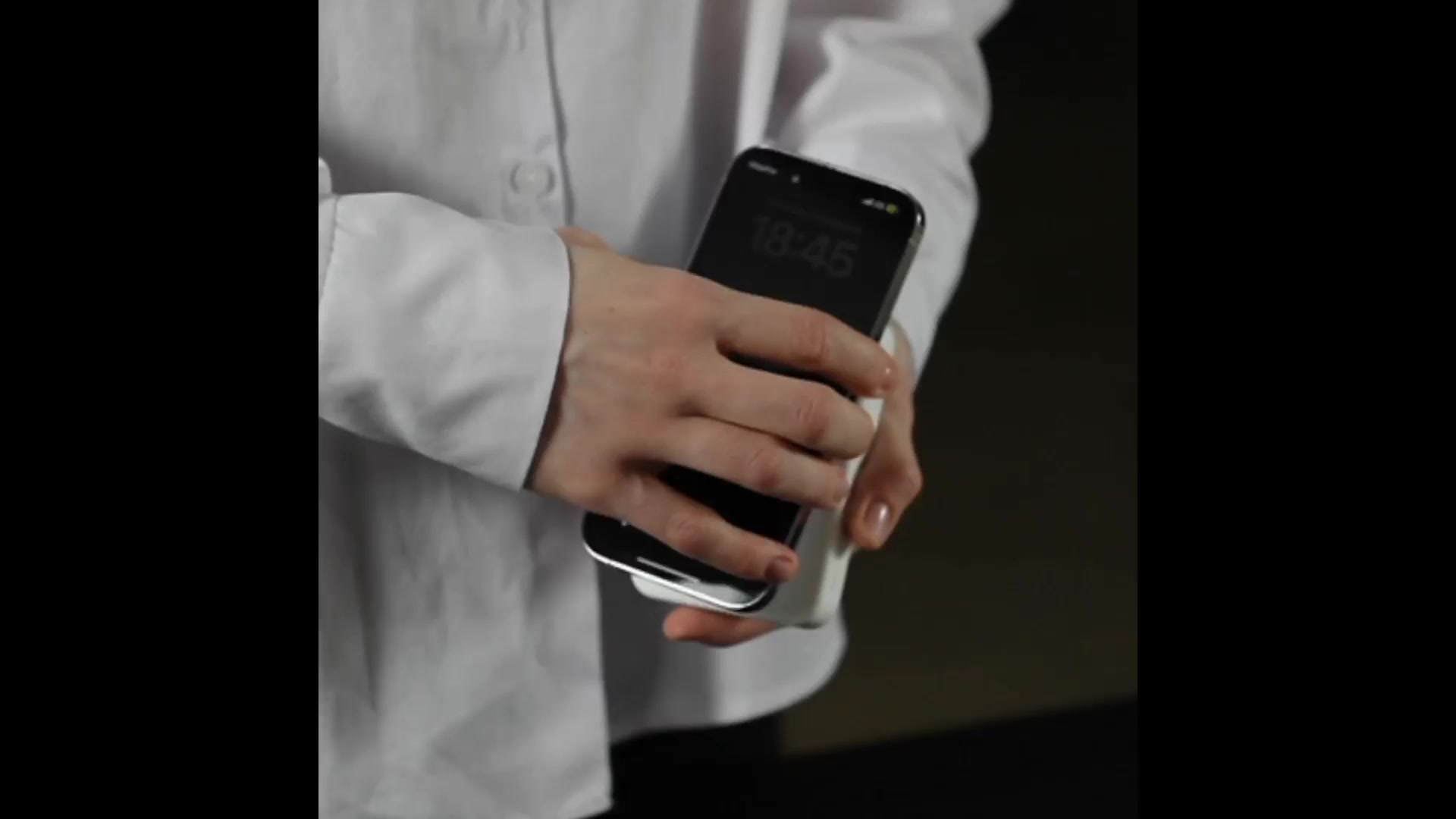 Магнитный повербанк 10000 Wireless Power Bank с быстрой беспроводной зарядкой для Айфона / iPhone 12, 13, 14, 15 — фото 1
