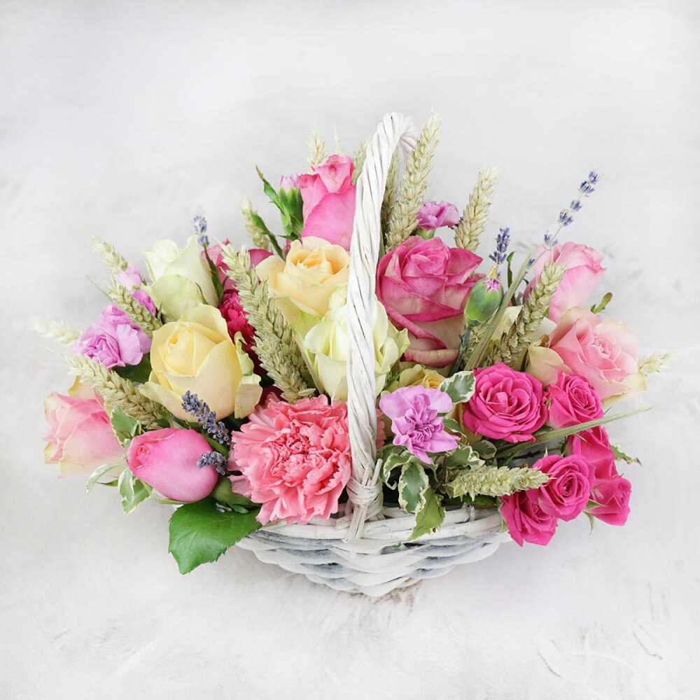Букет Букет Маркет роза гвоздика лаванда в корзине 25 см