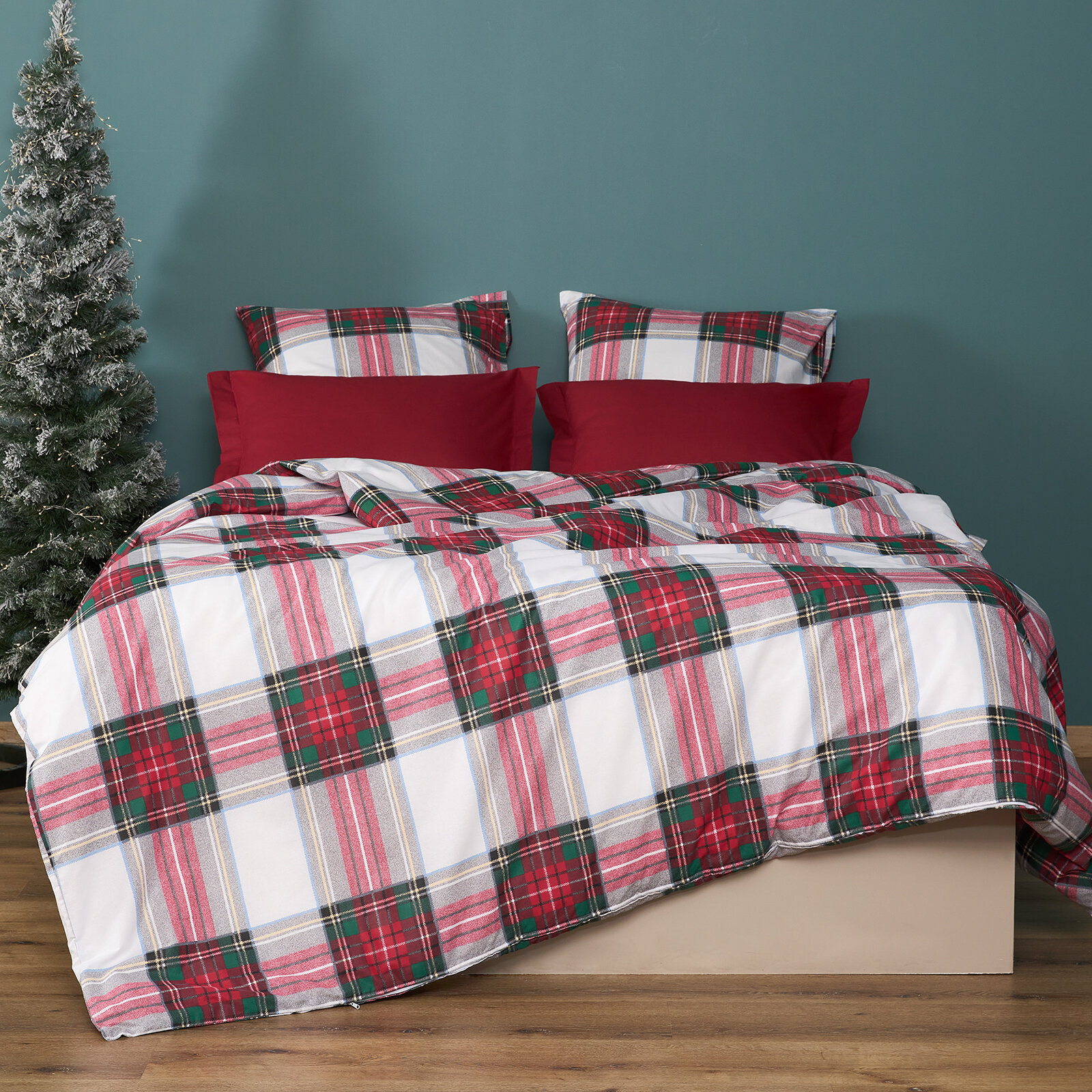 Постельное белье 1.5-спальное COZY HOME "Winter Tartan", перкаль (хлопок), 70х70, белый/красный, клетка/новогоднее