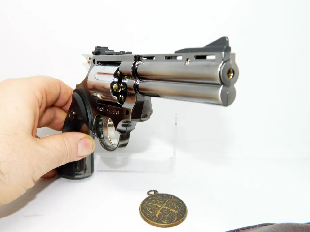 Зажигалка пистолет револьвер Colt Python компакт - фотография № 3