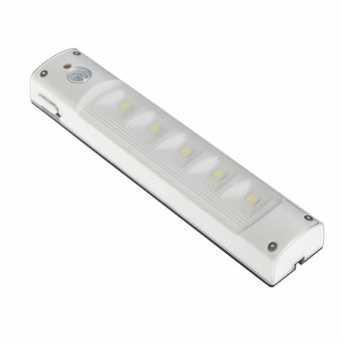фото Светильник светодиодный с датчиком движения, 5 LED, 2 Вт, от батареек 3*AAA, 6500К, белый (комплект из 2 шт)