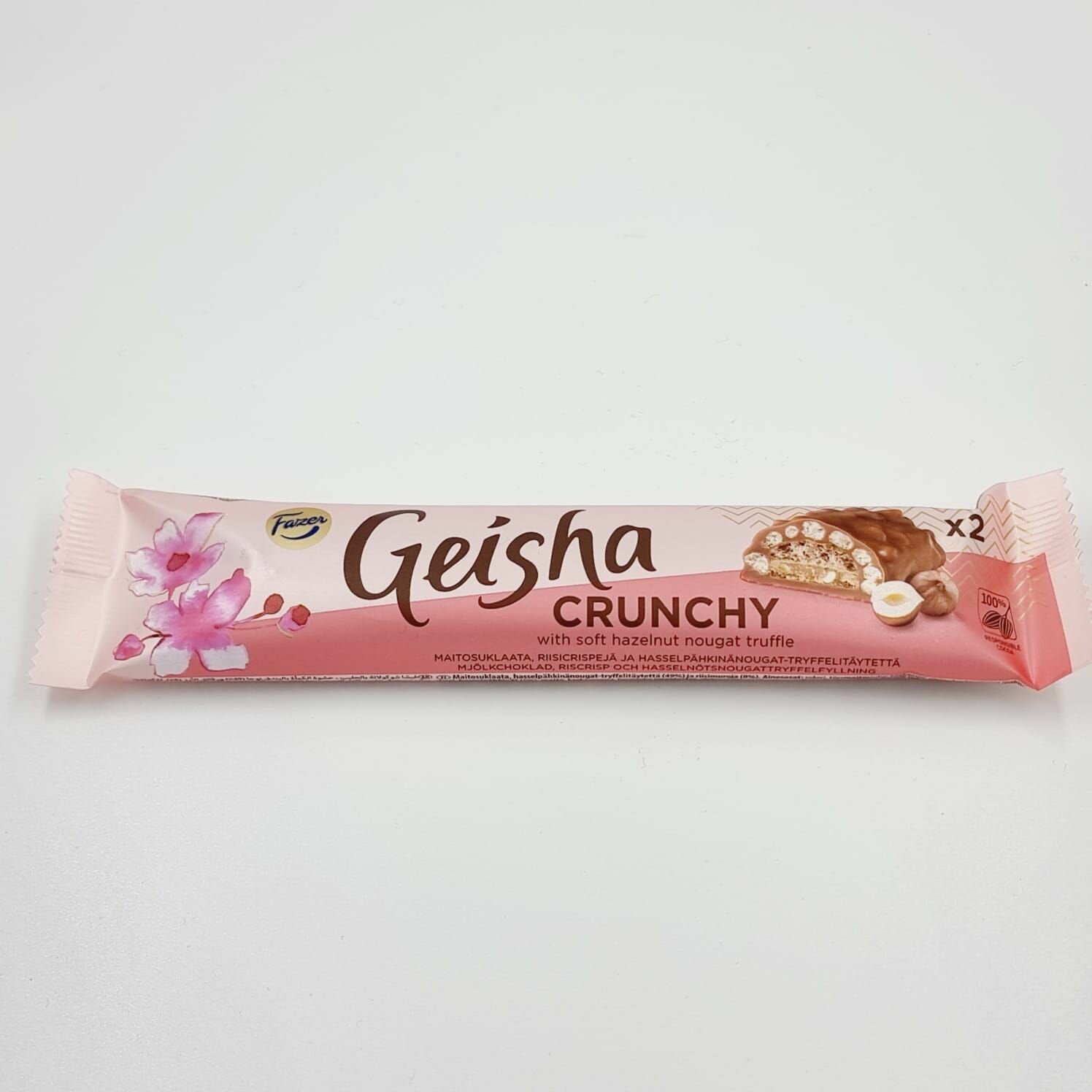 Батончик с воздушным рисом в шоколаде Fazer Geisha Crunchy с трюфельной начинкой, нугой и орехами 50 г (из Финляндии)