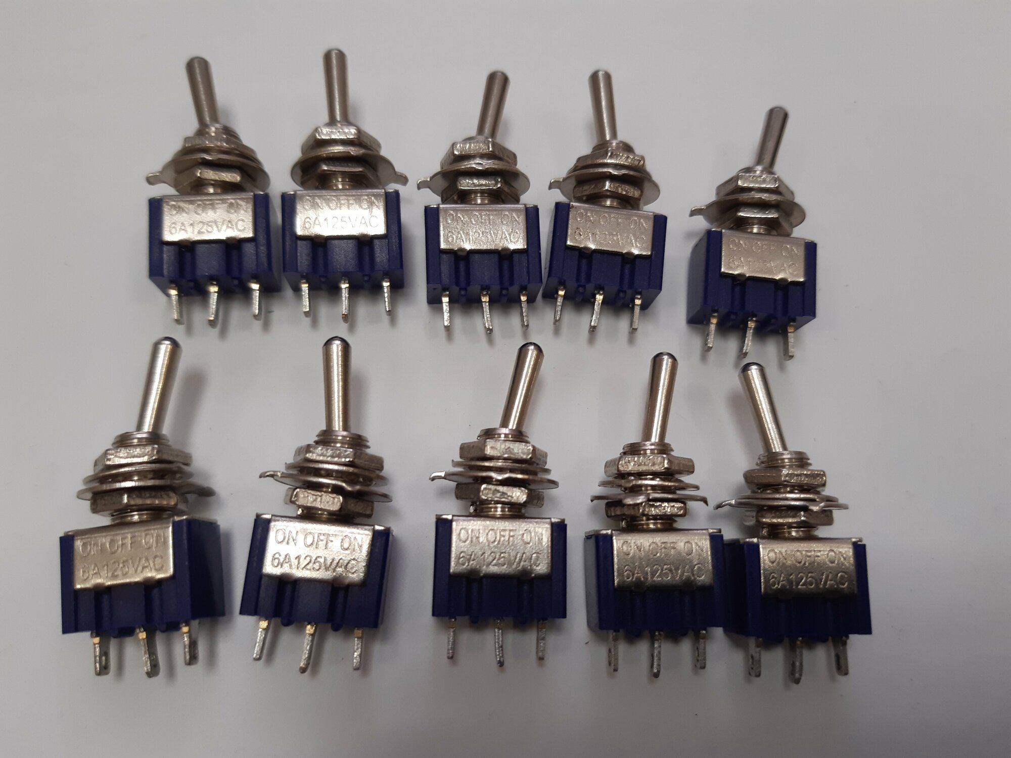 Тумблер MTS-103 3A 250V (ON-OFF-ON) (ЛОТ 10шт.)