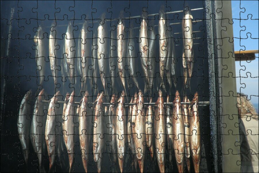 Магнитный пазл "Сельдь, коптильня для рыбы, рыбы" на холодильник 27 x 18 см.