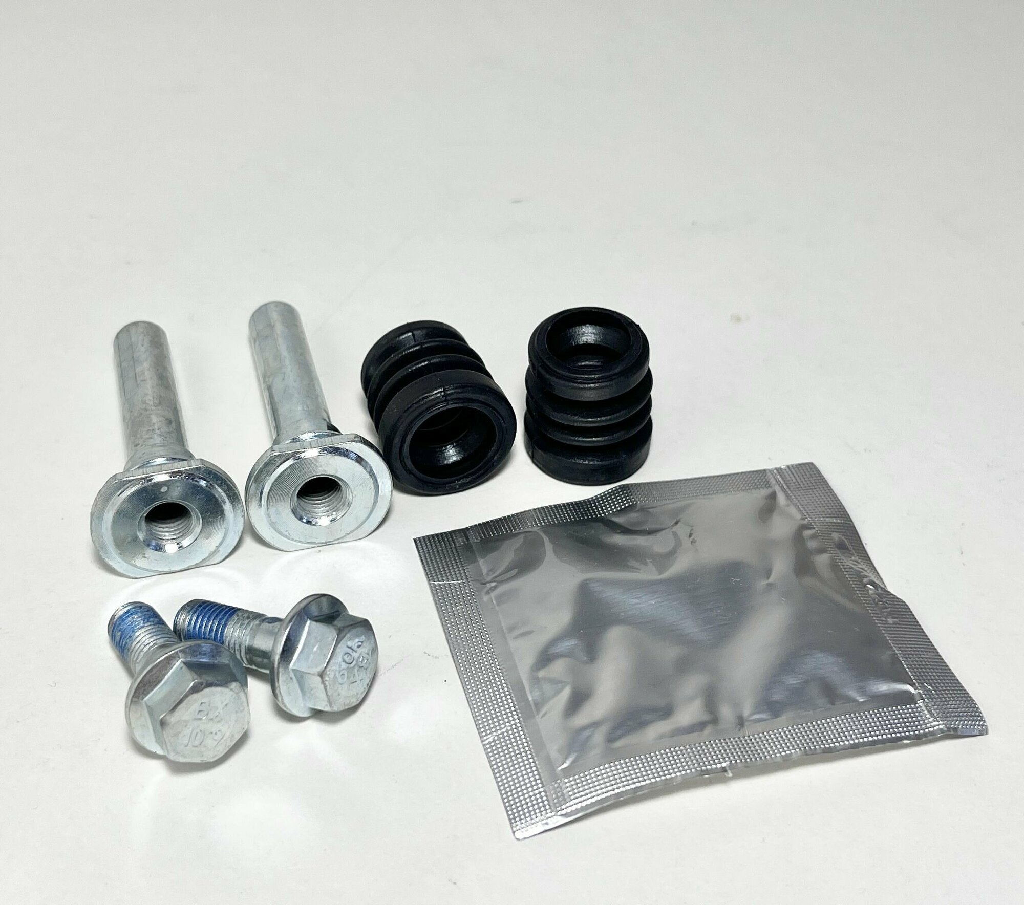 Ремкомплект переднего заднего суппорта Chevrolet Lacetti, Epica, Aveo T200/T250/T255, Spark M300 (Шевроле Лачетти, Авео, Спарк) направляющие + пыльники + болты ZEKKERT — фото 1