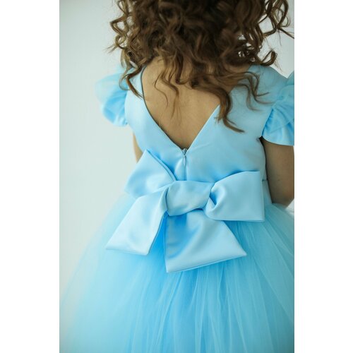 фото Школьное платье lizzi, нарядное, однотонное, размер 104/110, голубой