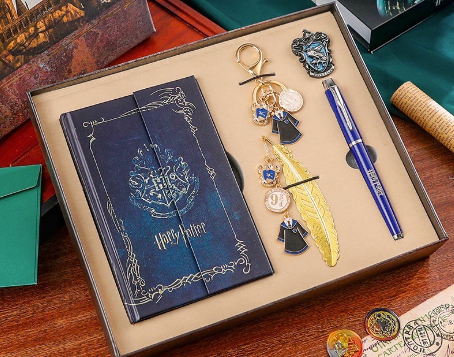 Подарочный канцелярский набор Когтевран с блокнотом, закладкой, ручкой, значком, брелком/ Гарри Поттер