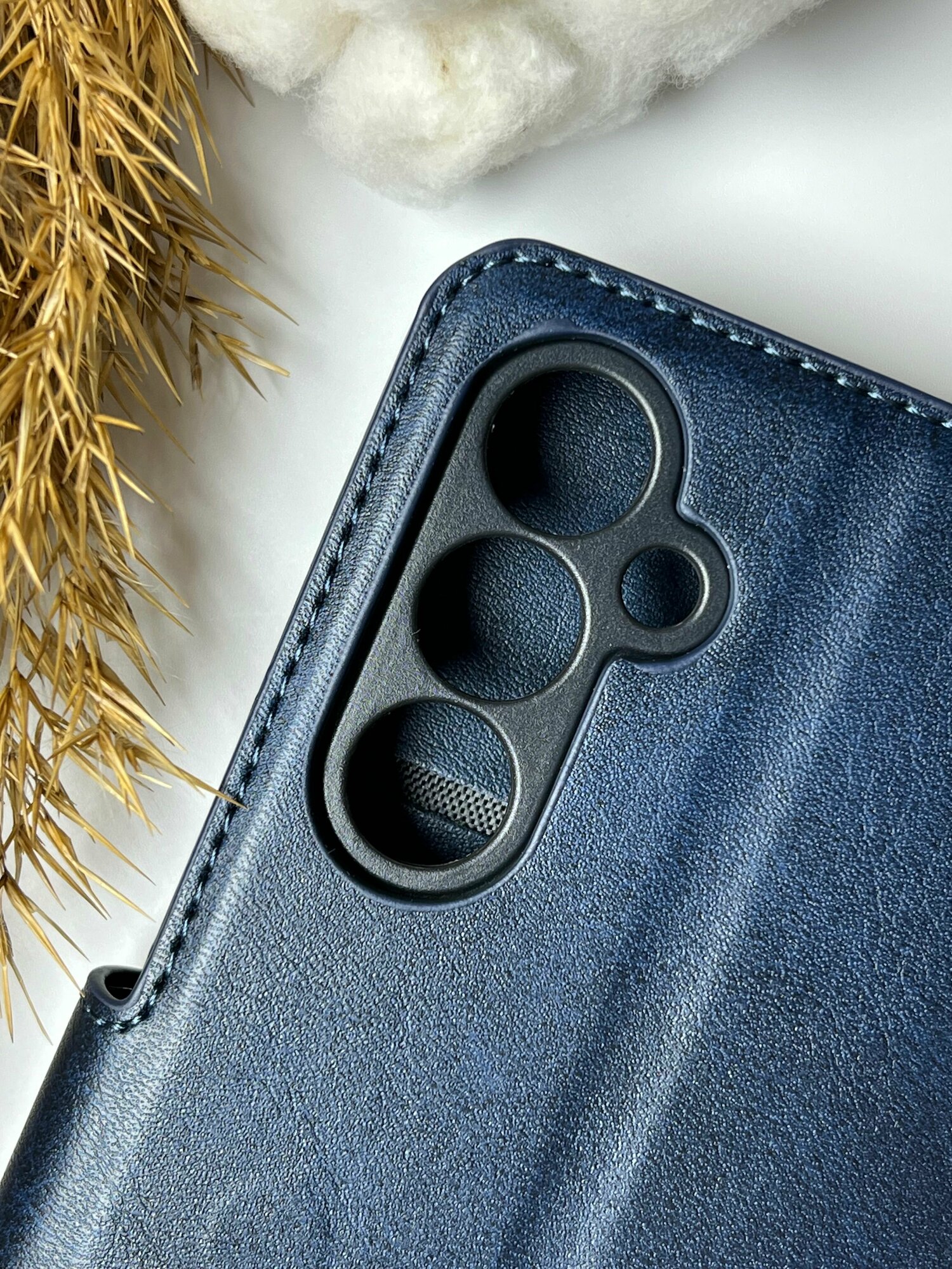 Чехол книжка для Samsung Galaxy A25 / Самсунг Галакси А25 c хлястиком / flip чехол для самсунг А25 с функцией подставки , синий — фото 1