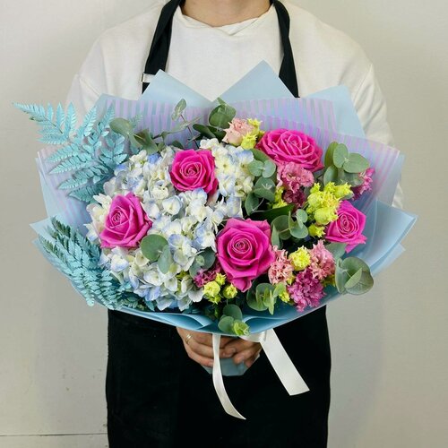 Изображение товара Авторский букет с розами аква, голубой гортензией и махровой эустомы. Rybe-flowers.