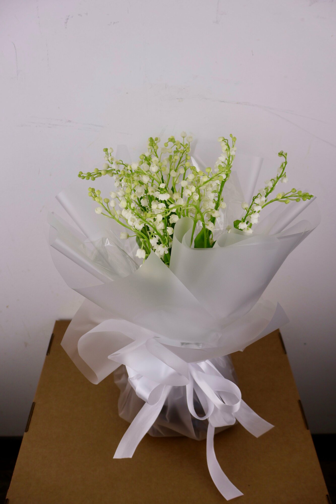 Букет из 25 ландышей на корнях